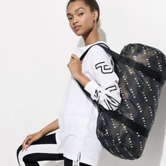 NEW Victoria's Secret Pink Packable Camo Duffle - Picture 2 of 5